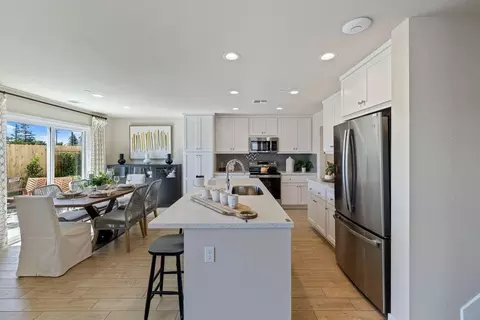 Kitchen - 484 Anthology St, Turlock, CA 95380 photo 2 of 10