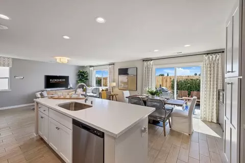 Kitchen - 484 Anthology St, Turlock, CA 95380 photo 4 of 10