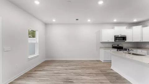 Living - 82 Stern St, Freeport, FL 32439 photo 1 of 3