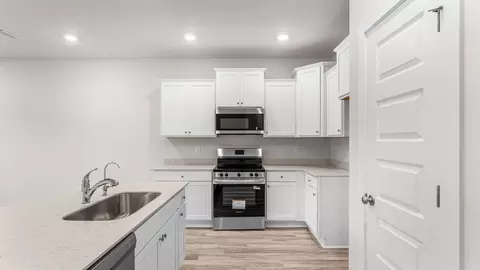 Kitchen - 82 Stern St, Freeport, FL 32439 photo 1 of 4