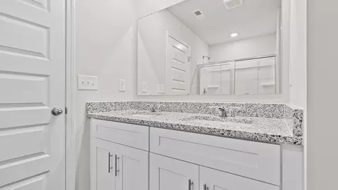 Bath - 2774 Fawn Dr, Augusta, GA 30906 photo 2 of 5
