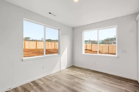 Bedroom - 1159 Pumpkin Rdg, Eagle Point, OR 97524 photo 1 of 1