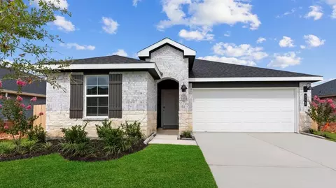 Exterior - 13 Robin Ct, Angleton, TX 77515 photo 8 of 9