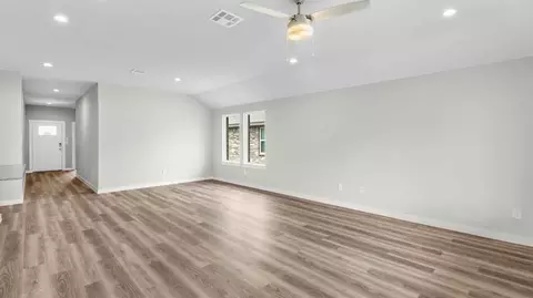 Living - 13 Robin Ct, Angleton, TX 77515 photo 3 of 4