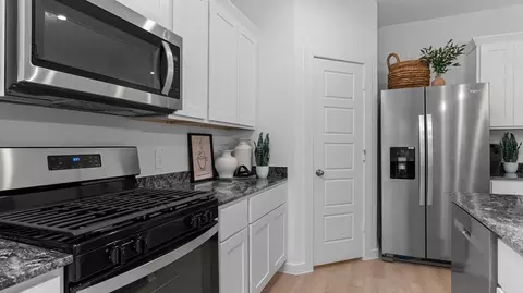 Kitchen - 13 Robin Ct, Angleton, TX 77515 photo 3 of 3