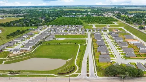 View/Area - 13 Robin Ct, Angleton, TX 77515 photo 2 of 3