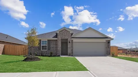 Exterior - 13 Robin Ct, Angleton, TX 77515 photo 5 of 9