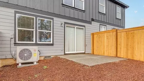 Exterior - 6018 SE 15th St, Gresham, OR 97080 photo 5 of 9