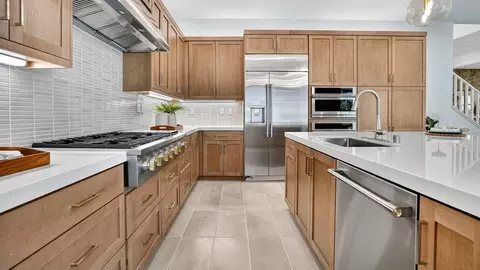 Kitchen - 25178 Captain Way, Stevenson Ranch, CA 91381 photo 2 of 4
