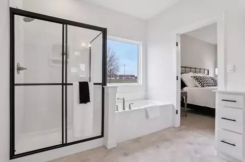 Bath - 424 Sophia Dr, Washington, MO 63090 photo 4 of 4
