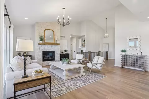 Living - 424 Sophia Dr, Washington, MO 63090 photo 5 of 7