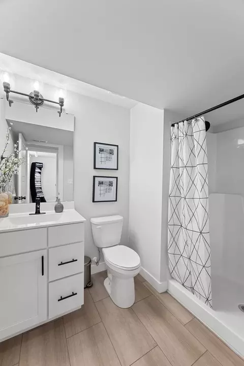 Bath - 424 Sophia Dr, Washington, MO 63090 photo 3 of 4