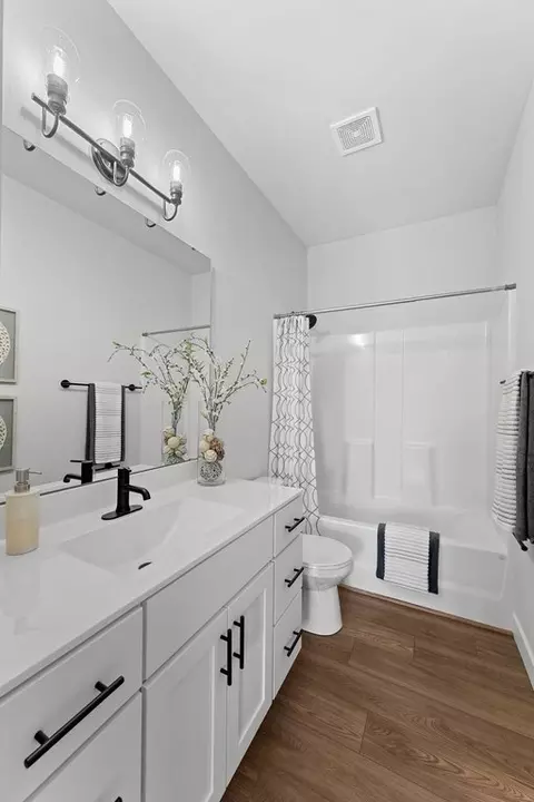 Bath - 424 Sophia Dr, Washington, MO 63090 photo 2 of 4