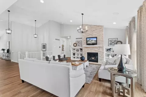 Living - 424 Sophia Dr, Washington, MO 63090 photo 2 of 7