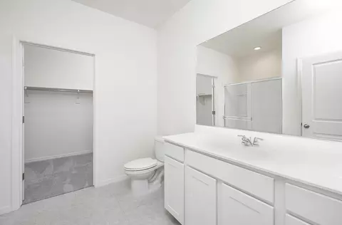 Bath - 10071 W Devonshire Ave, Phoenix, AZ 85037 photo 1 of 2