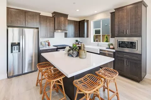 Kitchen - 1315 Parkcrest Cir, Manteca, CA 95336 photo 6 of 9