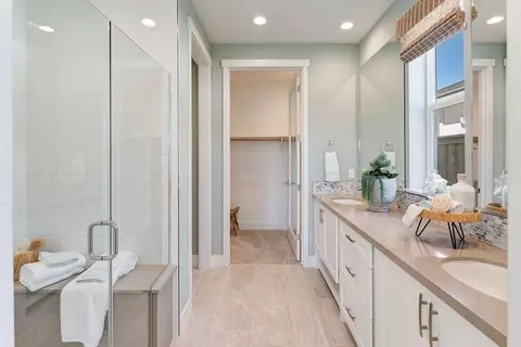 Bath - 1315 Parkcrest Cir, Manteca, CA 95336 photo 6 of 6