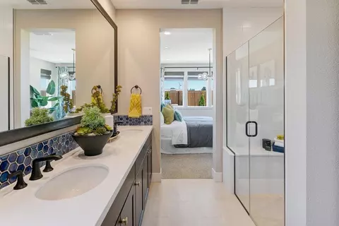 Bath - 1315 Parkcrest Cir, Manteca, CA 95336 photo 1 of 6