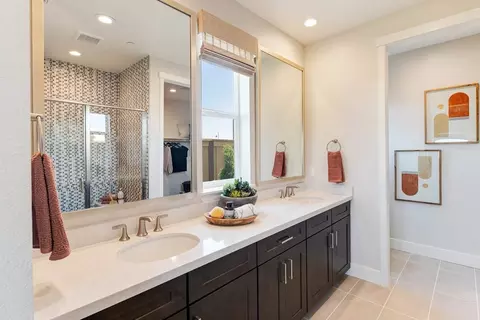Bath - 1315 Parkcrest Cir, Manteca, CA 95336 photo 5 of 6
