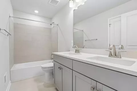 Bath - 2767 Bear Claw Pl, Waldorf, MD 20601 photo 3 of 6