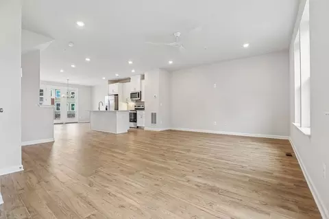Living - 2767 Bear Claw Pl, Waldorf, MD 20601 photo 3 of 9