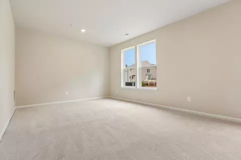 Living - 2767 Bear Claw Pl, Waldorf, MD 20601 photo 5 of 9