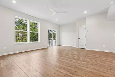 Living - 2767 Bear Claw Pl, Waldorf, MD 20601 photo 4 of 9