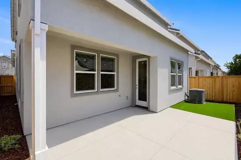 Exterior - 1019 Ginkgo Cir, Davis, CA 95618 photo 3 of 9