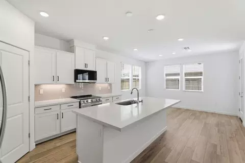 Kitchen - 1019 Ginkgo Cir, Davis, CA 95618 photo 2 of 7
