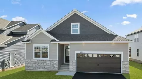 2148 Bluff Heights Dr, Shakopee, MN 55379