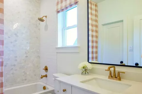 Bath - 620 Donegal Dr, Celina, TX 75009 photo 9 of 10
