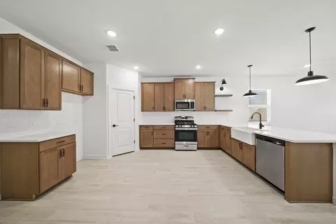559 Day Station Dr, Dayton, TX 77535