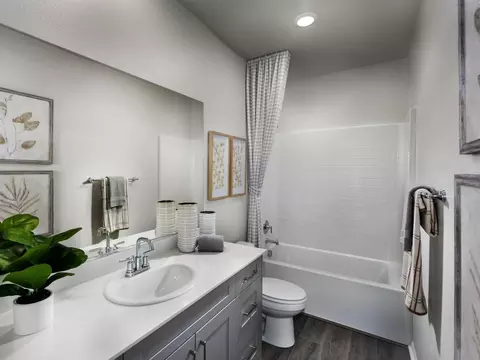 Bath - 2014 Bergamot St, Redlands, CA 92374 photo 2 of 3
