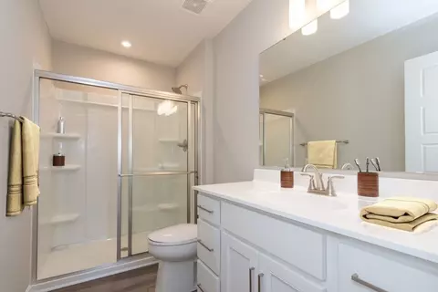 Bath - 205 Highway Ave, Ludlow, KY 41016 photo 2 of 3