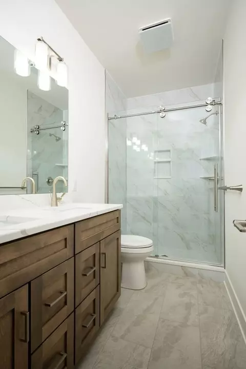 Bath - 333 Amber Dr, Lititz, PA 17543 photo 3 of 3