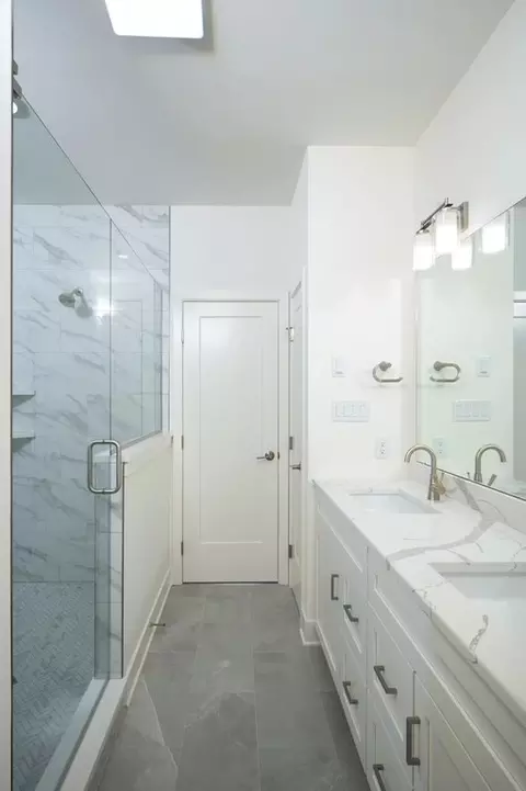 Bath - 333 Amber Dr, Lititz, PA 17543 photo 1 of 3