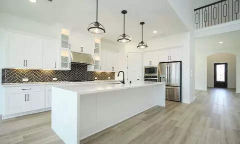 Kitchen - 930 Shooting Star Dr, Prosper, TX 75078 photo 3 of 10