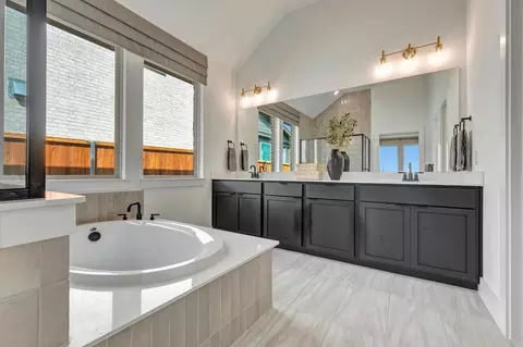 Bath - 12504 Sasky Rd, Fort Worth, TX 76131 photo 2 of 3