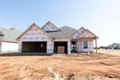 808 Peony Pl, Edmond, OK 73034