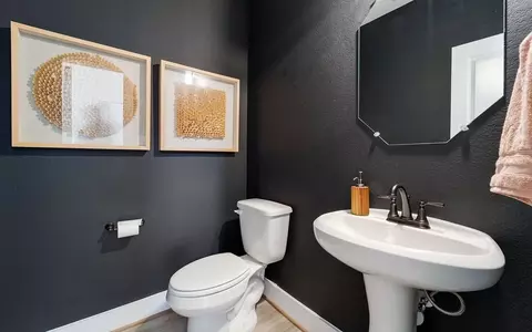 Bath - 3618 Compass Pointe Ct, Angleton, TX 77515 photo 13 of 16