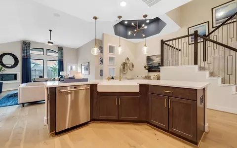 Kitchen - 3618 Compass Pointe Ct, Angleton, TX 77515 photo 9 of 20