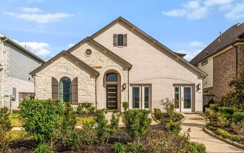 Exterior - 3618 Compass Pointe Ct, Angleton, TX 77515 photo 5 of 14