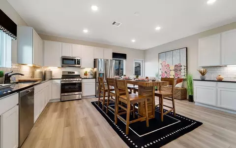 Kitchen - 3618 Compass Pointe Ct, Angleton, TX 77515 photo 12 of 20
