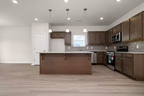 Kitchen - 201 Park Bench Way, Warner Robins, GA 31008 photo 4 of 5