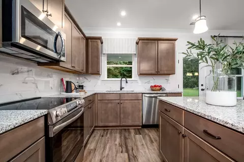 Kitchen - 201 Park Bench Way, Warner Robins, GA 31008 photo 5 of 5