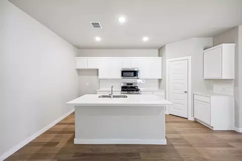 Kitchen - 804 Rockcloud Dr, Haslet, TX 76052 photo 3 of 10