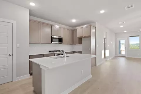 Kitchen - 804 Rockcloud Dr, Haslet, TX 76052 photo 6 of 10