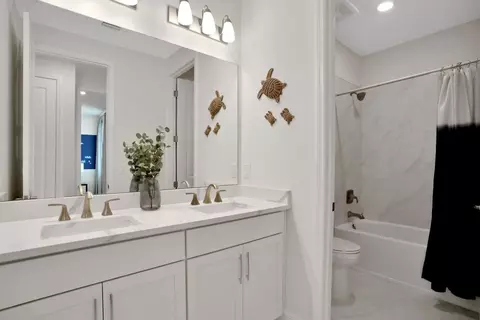 Bath - 7495 Sea Manatee St, Parrish, FL 34219 photo 3 of 3
