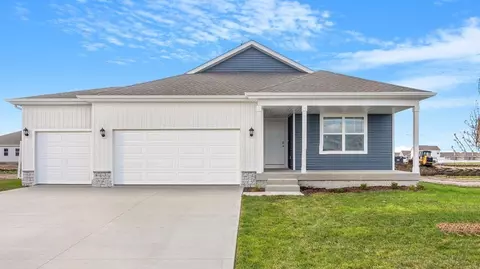 Exterior - 920 Northview Dr, Waukee, IA 50263 photo 2 of 3