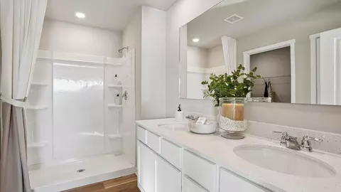 Bath - 920 Northview Dr, Waukee, IA 50263 photo 8 of 9